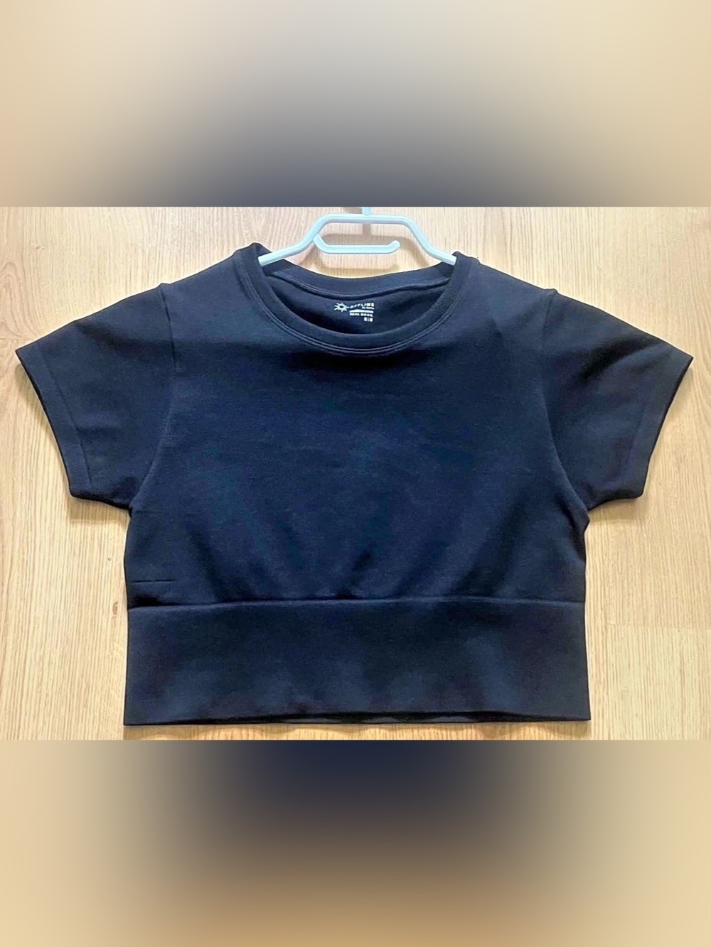 Offline by Aerie Sidewalk Seamless Cropped T-Shirt Black Medium